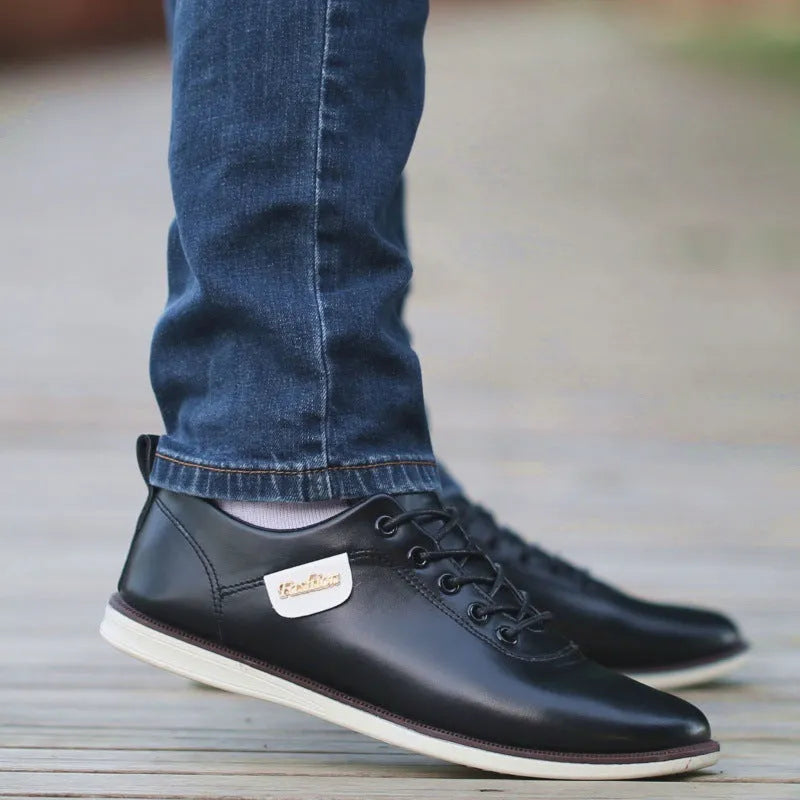 Non-slip leather sailing shoes with lace-up closure available in multiple colours for spring season use