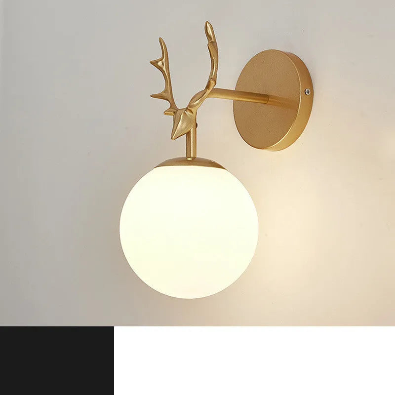 Round glass wall lamp with Nordic design and E27 holder in golden or black finish