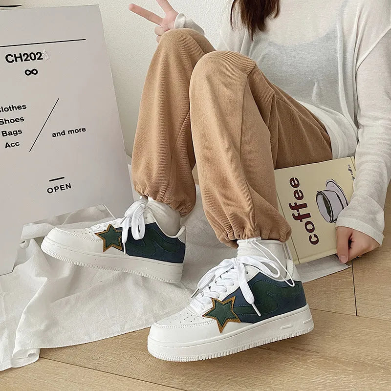 Retro low-top sports and casual shoes for men and women, synthetic leather upper, TPR sole, stitching details, white blue and white green colours, sizes 36-44.
