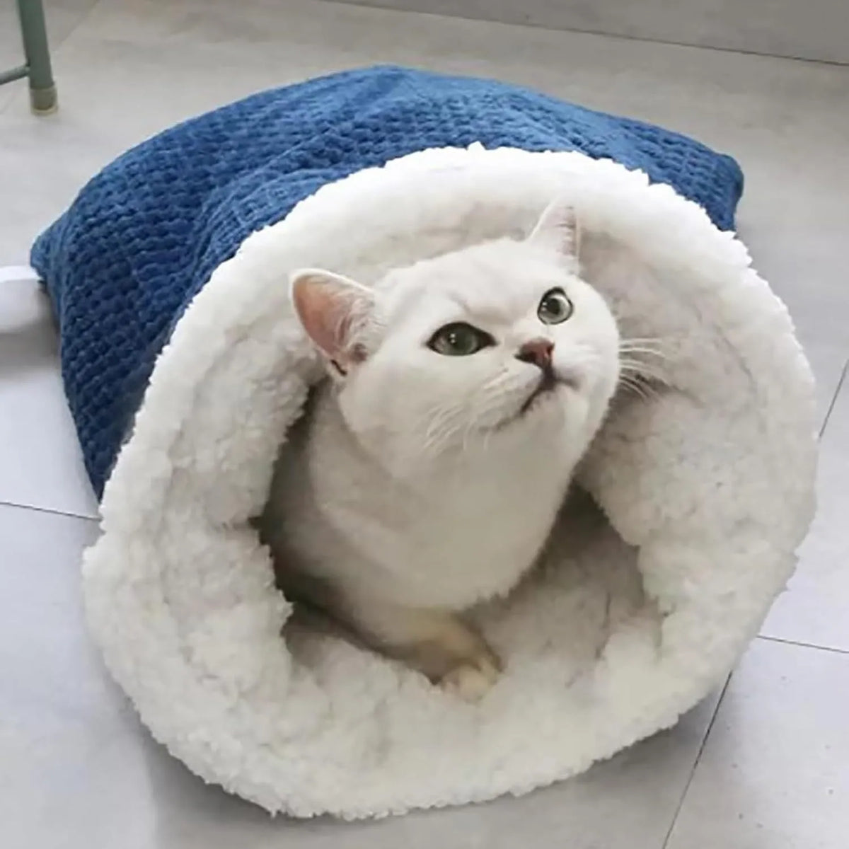 Gray cat winter sleeping bag with semi-enclosed cave design and crinkle sack for cats up to 6 kg