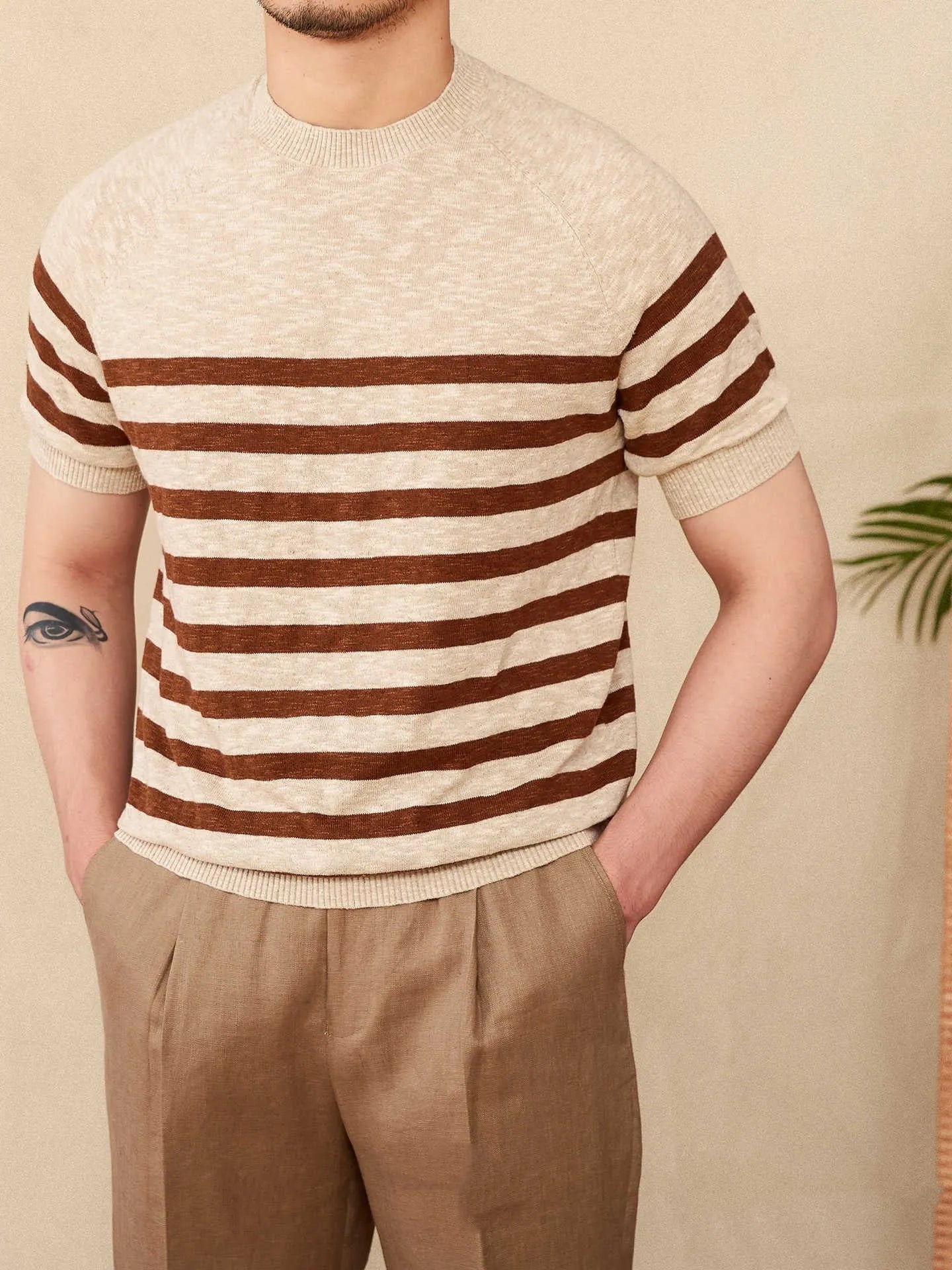 Cotton linen blend short sleeve T-shirt in navy blue colour with round neck design