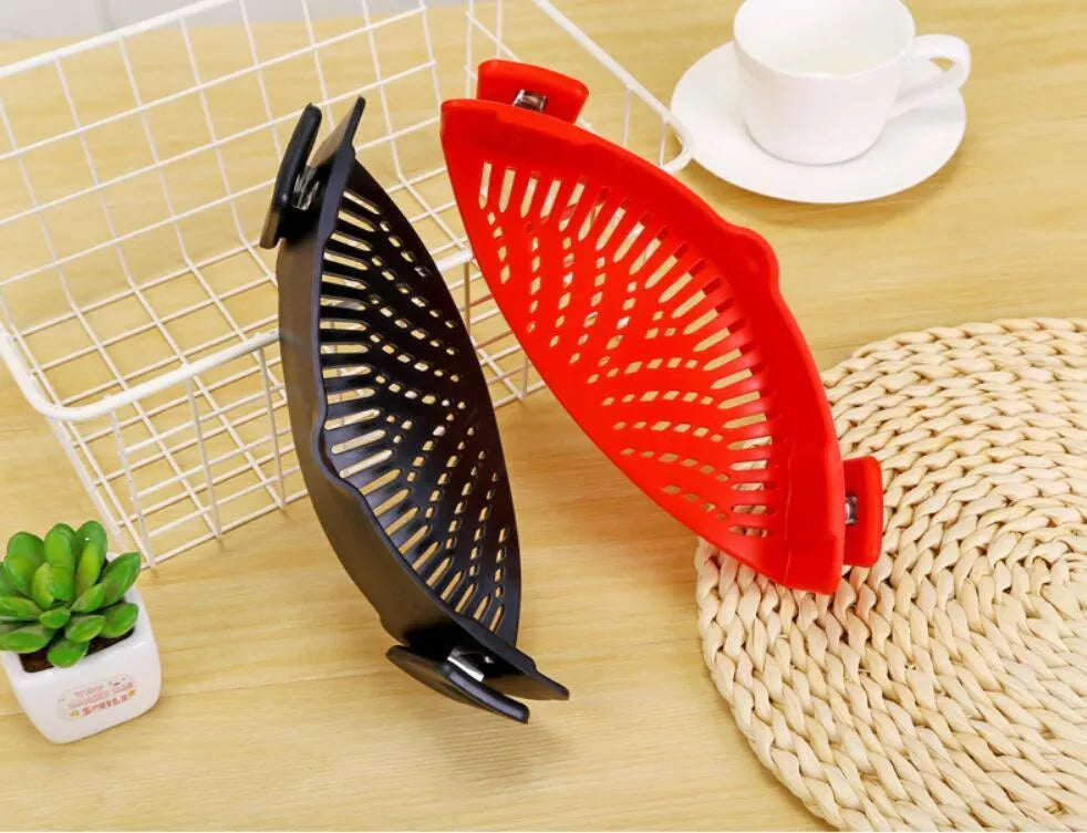 Silicone clip-on kitchen strainer with stainless steel mesh in blue colour