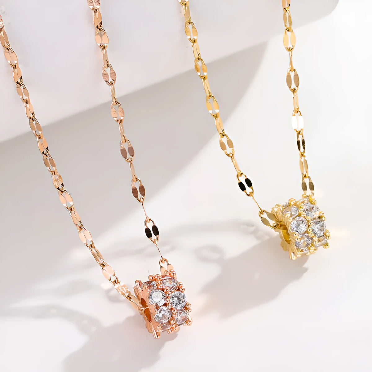 Fashion OL titanium steel lip chain necklace with round small waist alloy pendant in rose gold, adjustable 21-50cm.