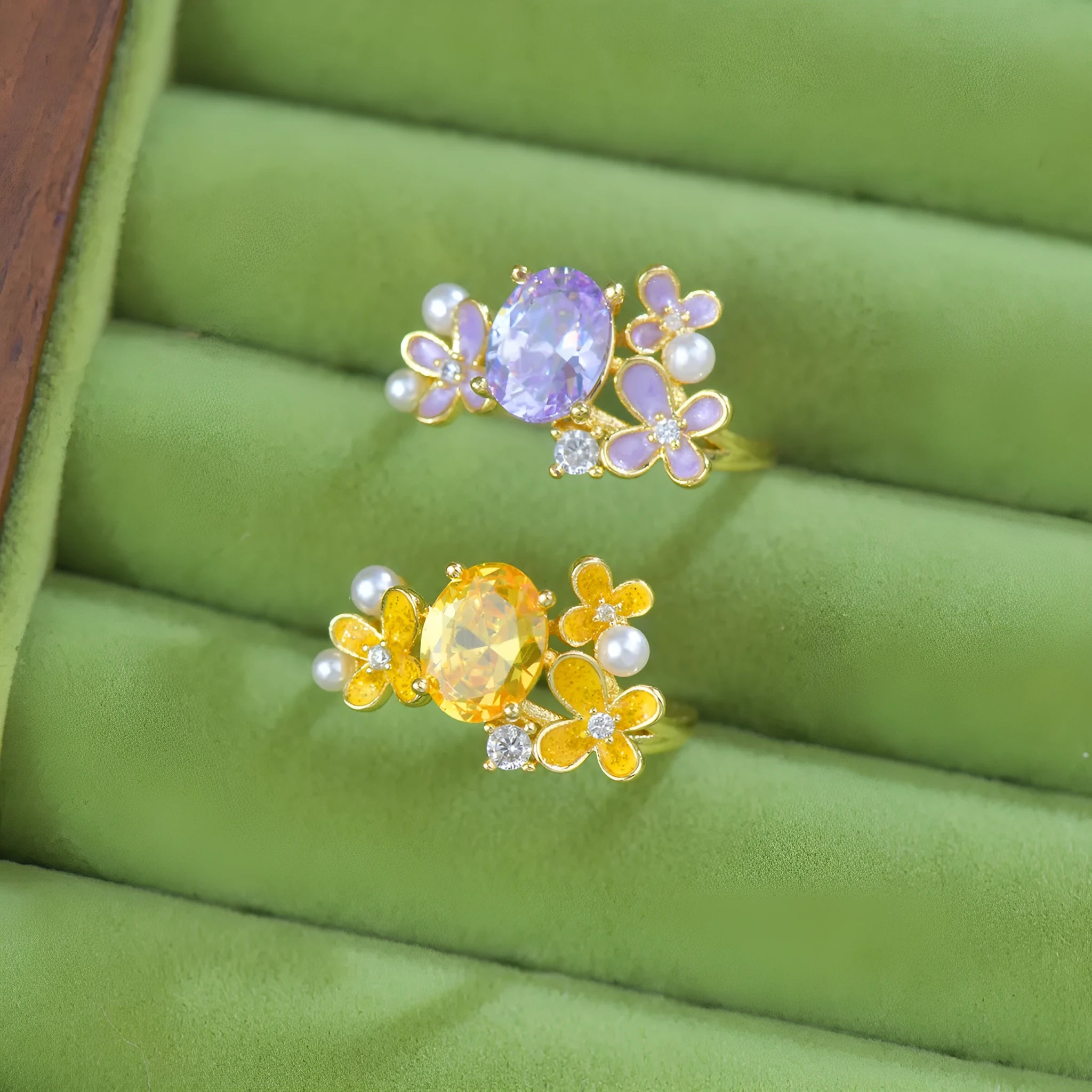 Women's open ring with flower pearl zircon design in yellow or light purple colour