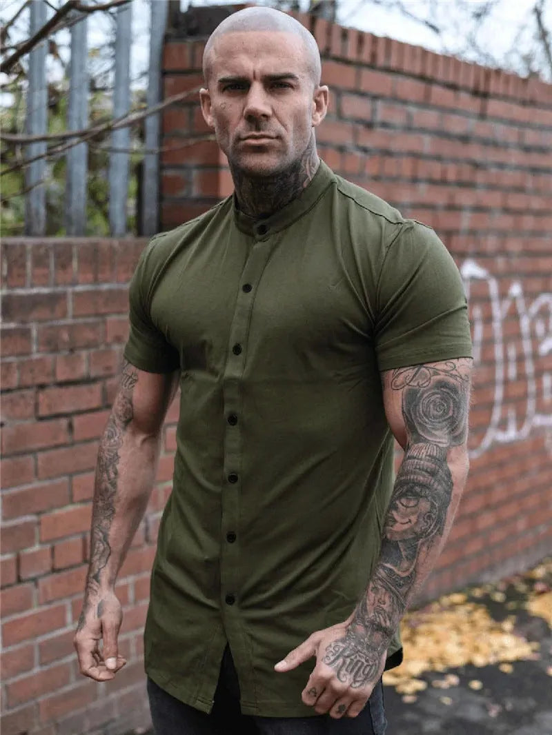 Men's short sleeve summer sports shirt in solid colour, slim fit polyester top