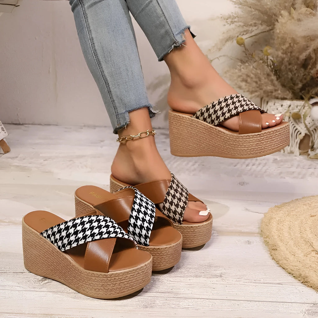 Cross leopard plaid wedge sandals in casual plastic design with rubber soles