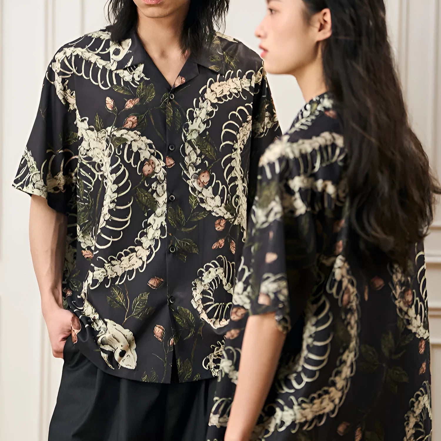 Snake bone and floral pattern printed Cuban collar short sleeve shirt with loose fit cardigan styling