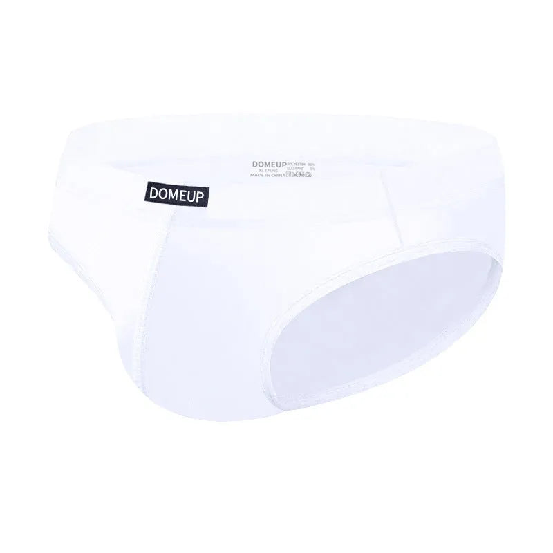 Men's low waist briefs in solid colours with seamless construction and breathable polyester fabric
