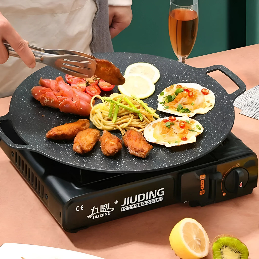 Round Maifan stone non-stick baking tray in iron, shown in 28cm to 38cm sizes for oven baking