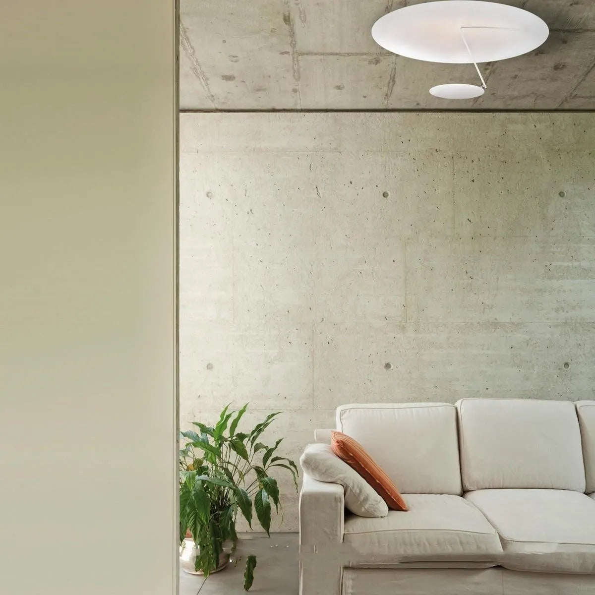 Iron ceiling lamp with LED warm light in 50cm diameter, available in all white or white gold colour