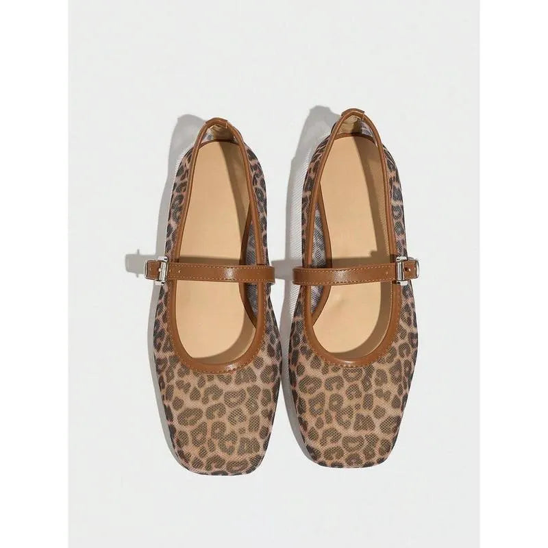 Leopard print mesh women's flat sandals with chain detail in brown colour