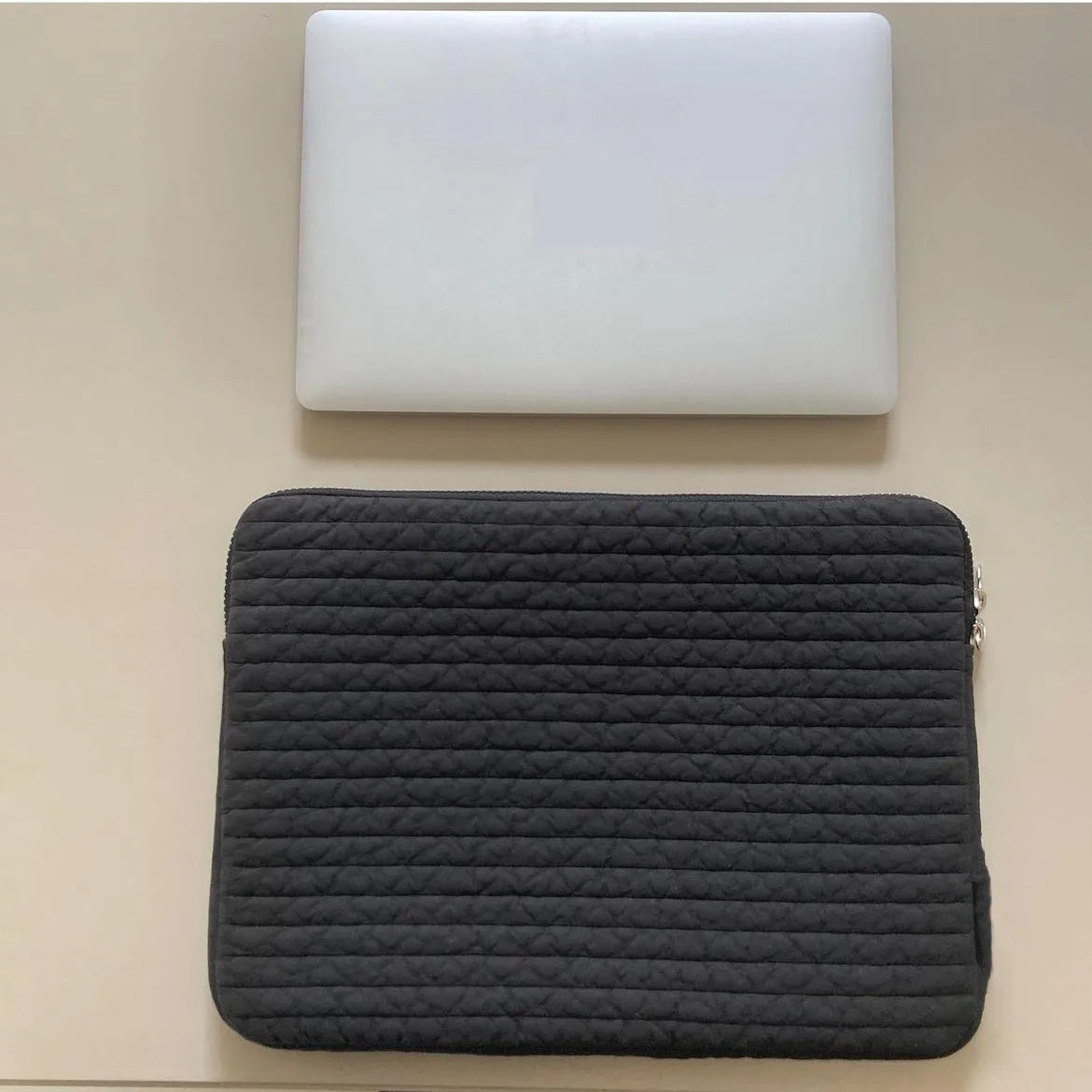 Black and white cotton cloth clutch-style laptop bag with internal coin pocket for anti-seismic tablet protection.