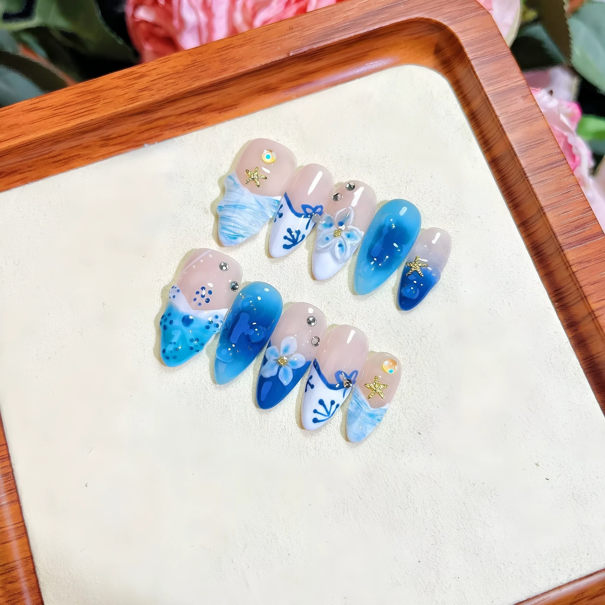 Blue hand-painted carved summer ice transparent plastic fake nails set for women