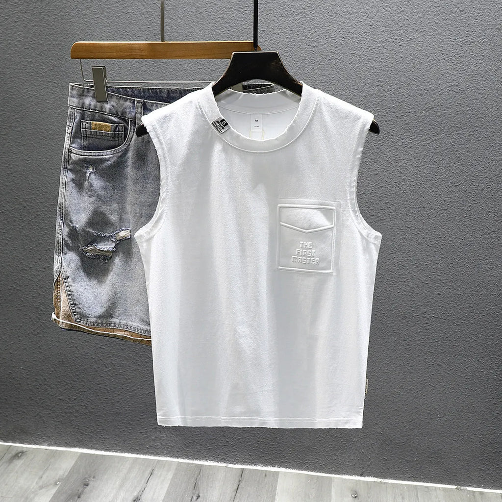 Cotton sleeveless fitness t-shirt in loose fit with straight hem design