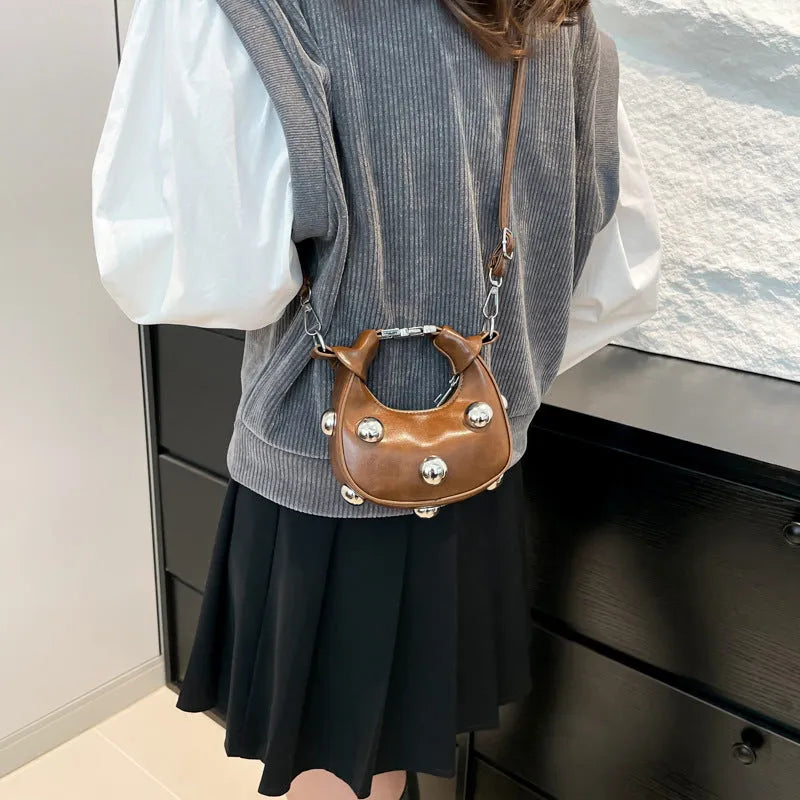 Mini PU messenger bag for women with sewing line detail, in horizontal square shape, black colour, single shoulder strap