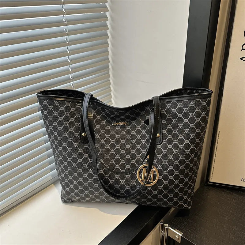 PU shoulder bag in street trend style with visible sewing thread detail
