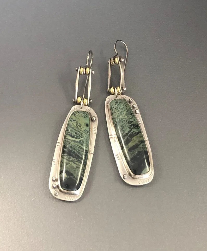 Geometric alloy earrings with two-colour marble pattern design