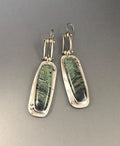 Geometric alloy earrings with two-colour marble pattern design