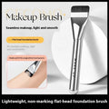 Round head concealer brush with artificial fibre bristles, 9cm total length, straight flat head design