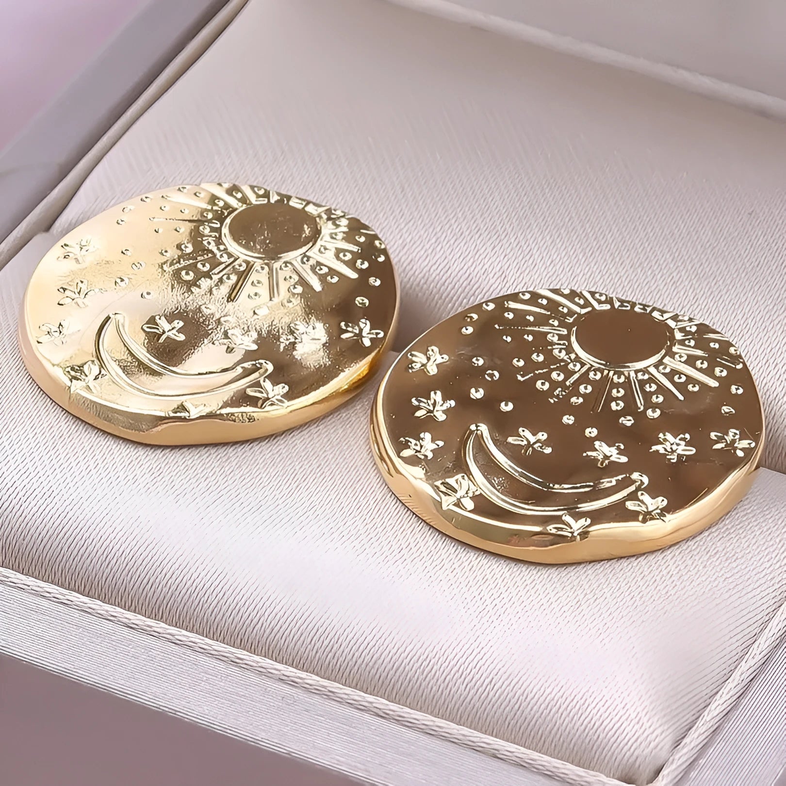 304 stainless steel geometric stud earrings with shell elements in gold or silver finish