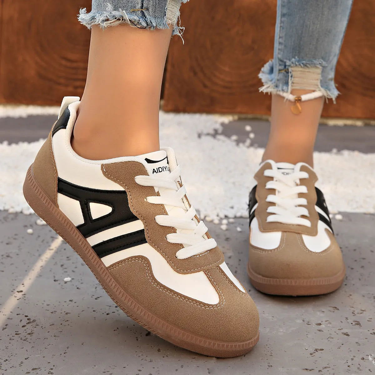 Women's retro colour matching lace-up jogging shoes with low platform heel and cross strap details
