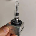 Xenon automotive headlight bulb with aluminium alloy housing and quartz tube lamp