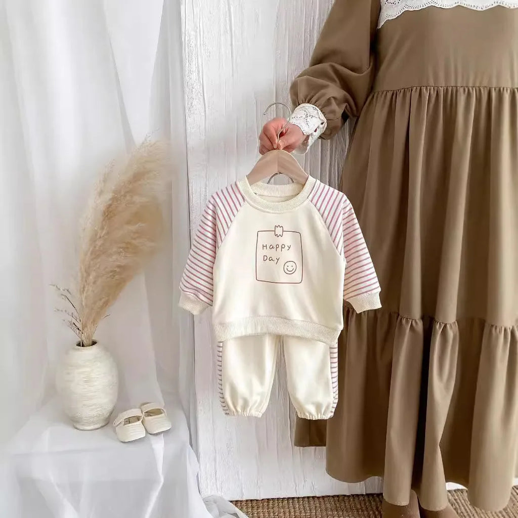 Children's cotton striped sweatshirt and sweatpants two-piece set in light beige, long sleeve pullover style