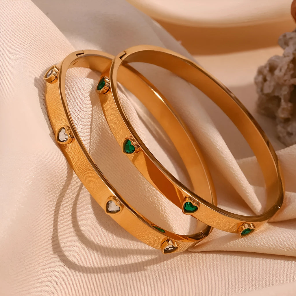 Stainless steel women's bracelet with micro-inlaid peach heart design in golden electroplated finish