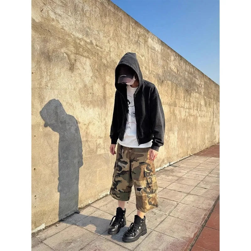 Men's loose straight camouflage cropped jeans with retro patch and ripped detailing in cotton fabric