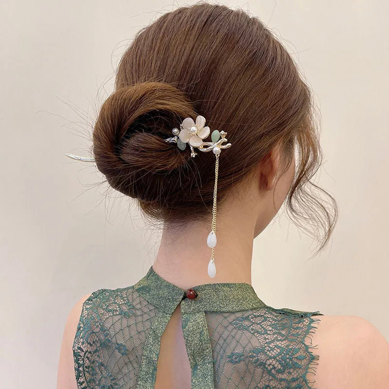 Four Seasons green leaf tassel hanfu hairpin with pearl alloy rhinestones, retro classical style, approximately 18cm long