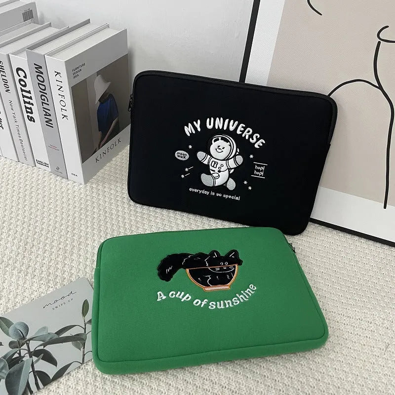 Cute laptop inner bag with animal pattern, green cat design, polyester material, anti-fall shockproof, fits 13.3-15.6 inch notebooks