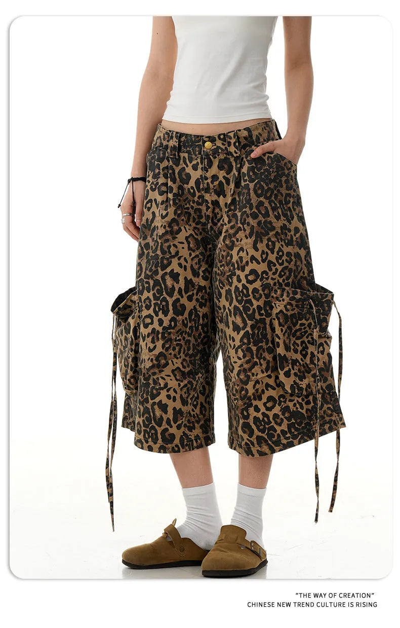 Women's leopard print cropped trousers with high waist and straight leg in cotton fabric
