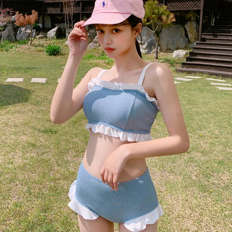 Solid colour women's one-piece swimsuit with suspender straps