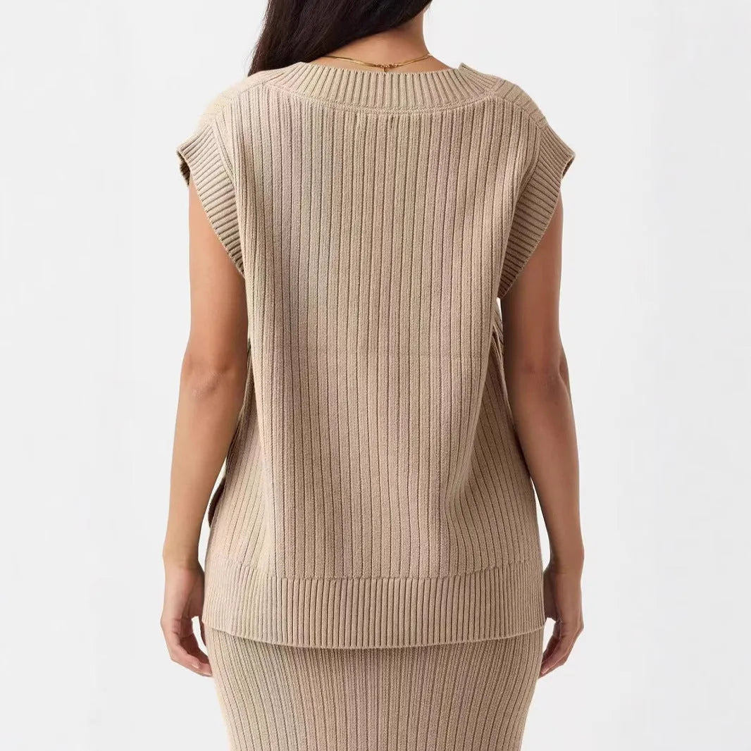 Women's V-neck sleeveless loose pullover vest in viscose fabric, shown in striped or plaid pattern