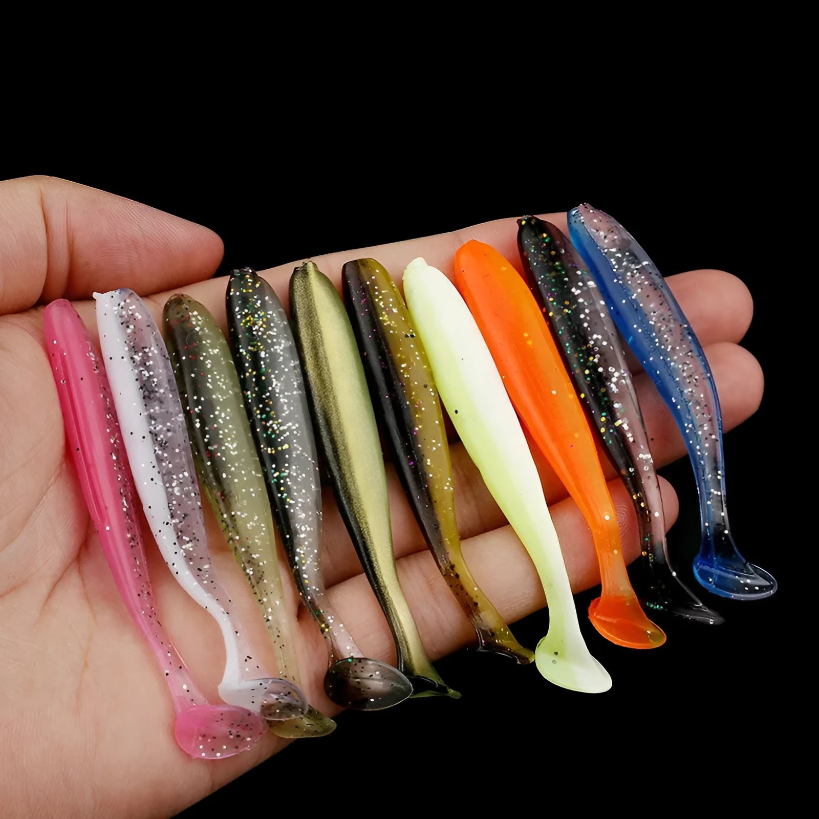 Soft plastic fishing lure with two-tone colour and a T-tail, measuring 7cm, for Mandarin fish and Topmouth culter.