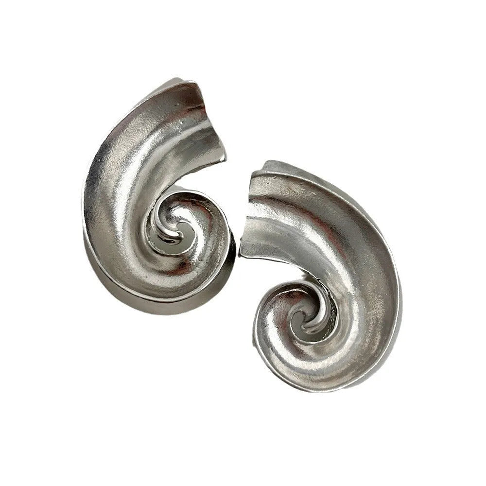 Geometric retro design ear studs with 5cm measurement in gold electroplated finish