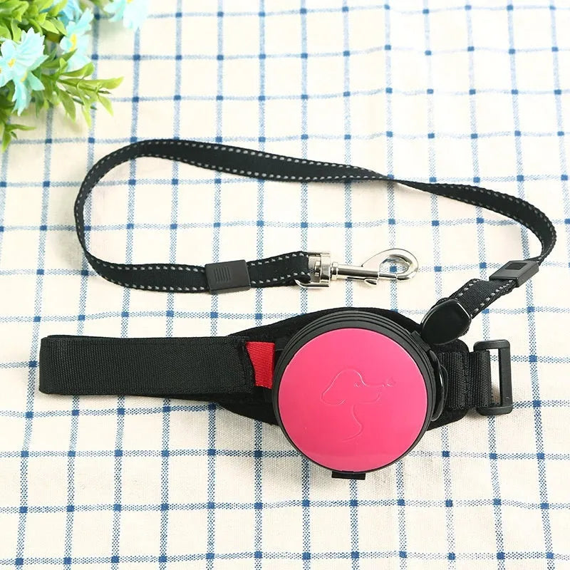 Retractable dog leash extended to 3 metres with automatic mechanism and six colour options