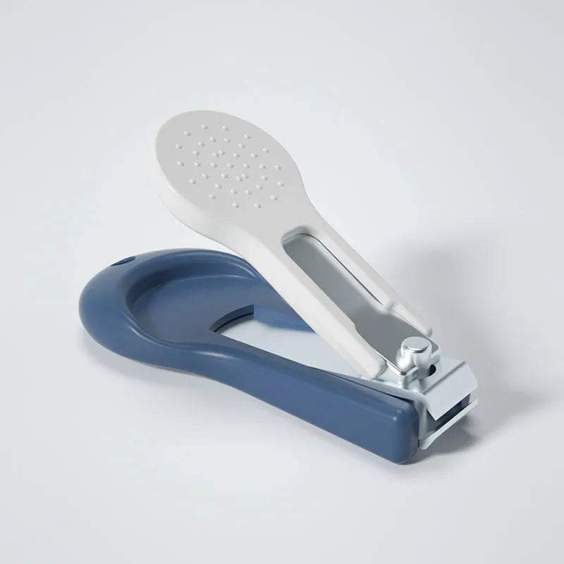 Baby nail clippers set for newborns in silicone, plastic and stainless steel with animal design options