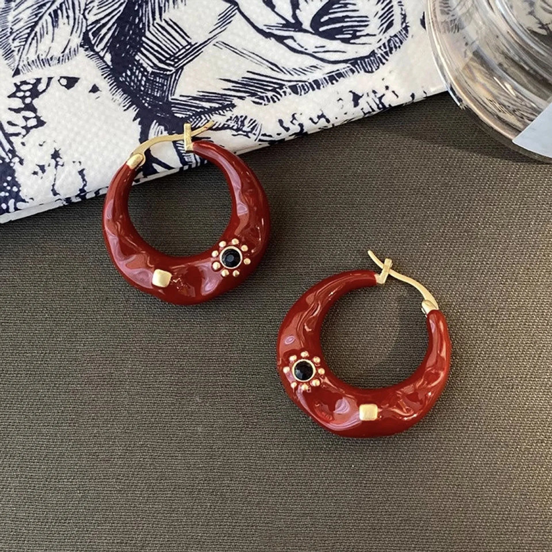 Hong Kong style retro ear studs with rhinestone inlay dripping oil treatment alloy metal earrings