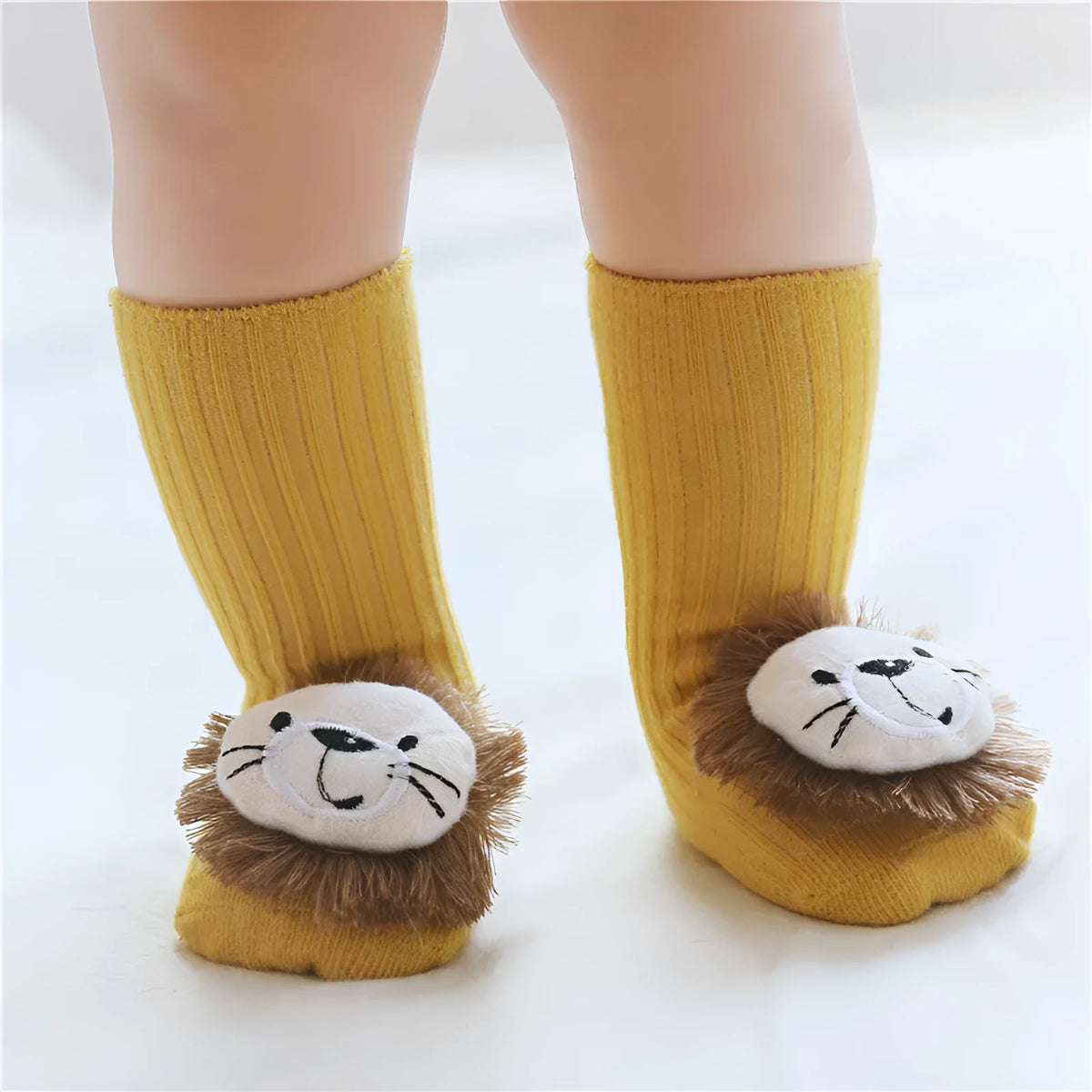 Baby socks in cotton with breathable sweat-absorbing features, available in multiple colours and XS S M sizes for infants