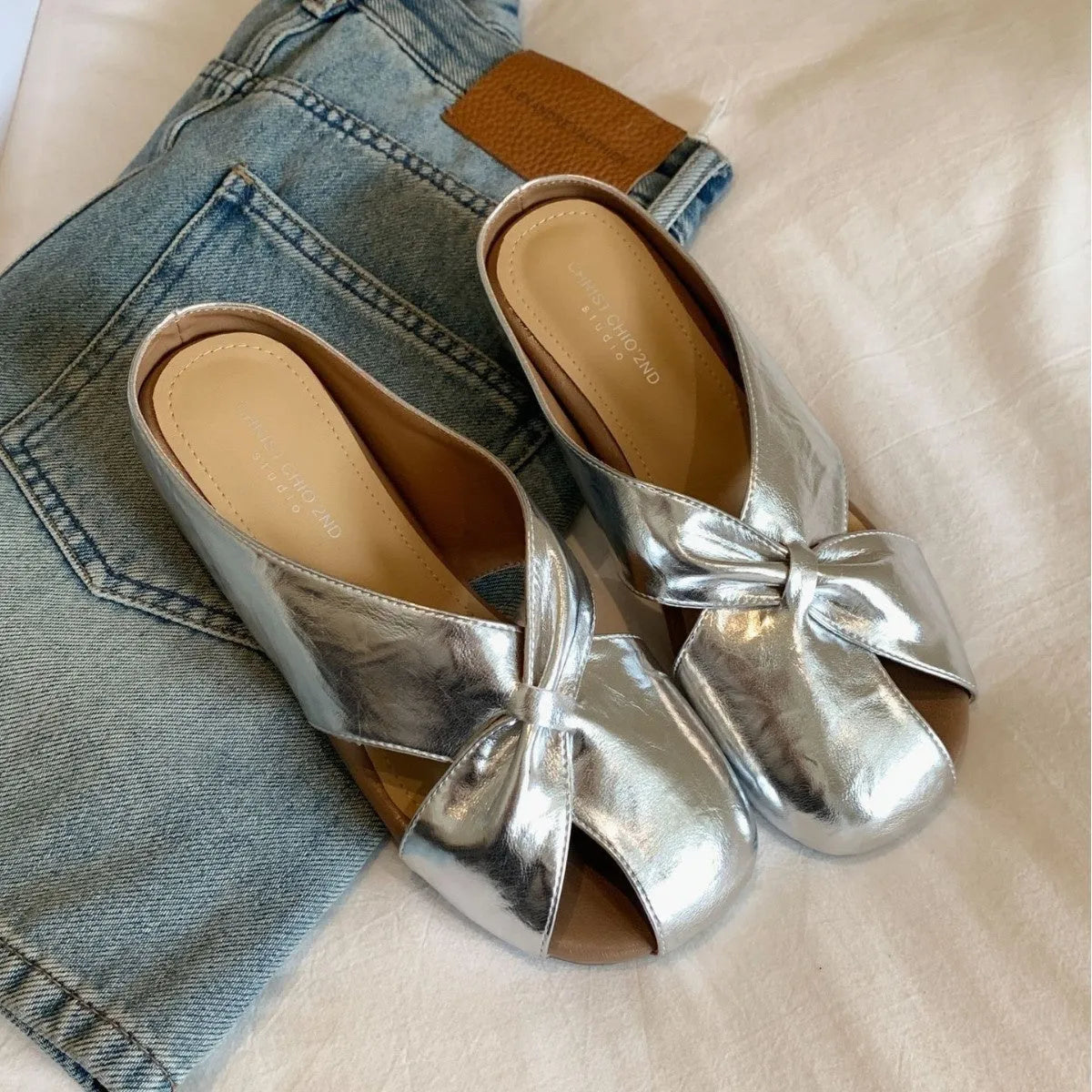 Women's hollow-out half slippers in beige with patent PU leather upper and rubber sole
