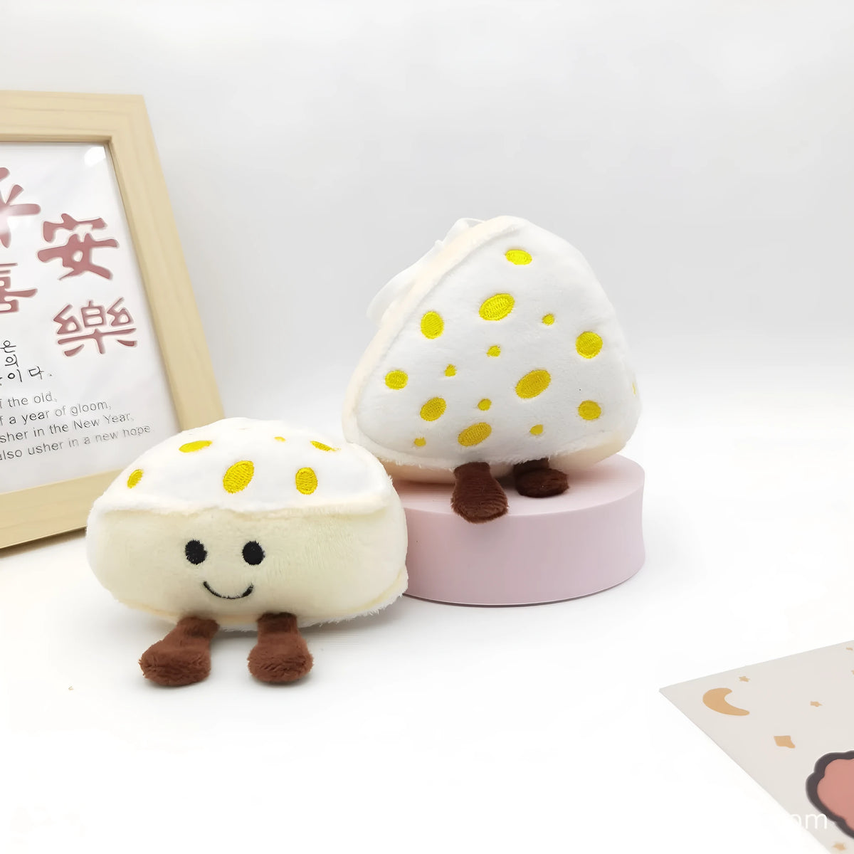 Funny vegetable plush keychain featuring onion, garlic, and broccoli pendants on a ring