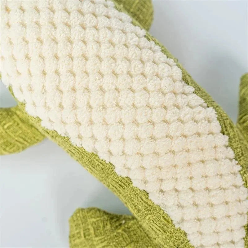Corn grid texture pet plush toy with biting sound in blue, green, and red colours for cat and dog teeth grinding