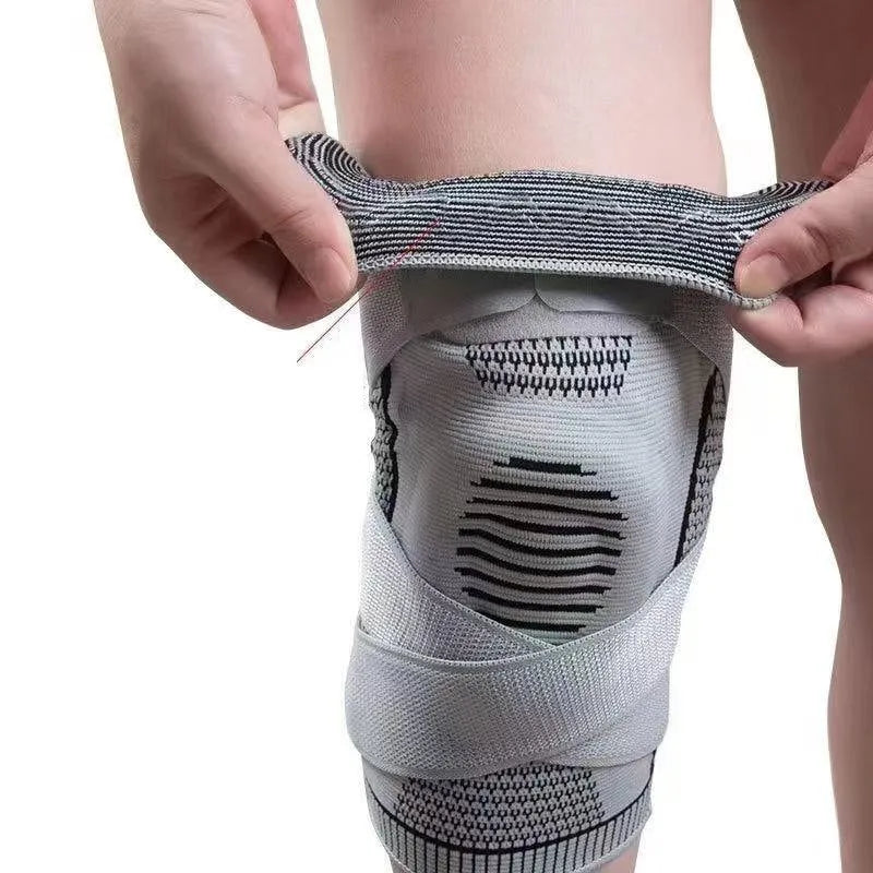 Polyester knee protective gear for riding sports with spring-supported strap compression, sizes M to XXL