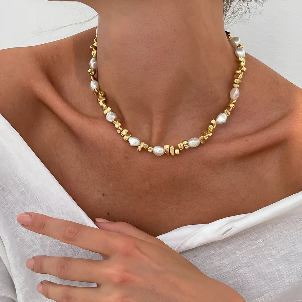 Personalised trendy shaped pearl necklace women electroplated alloy gold clavicle chain geometric pendant