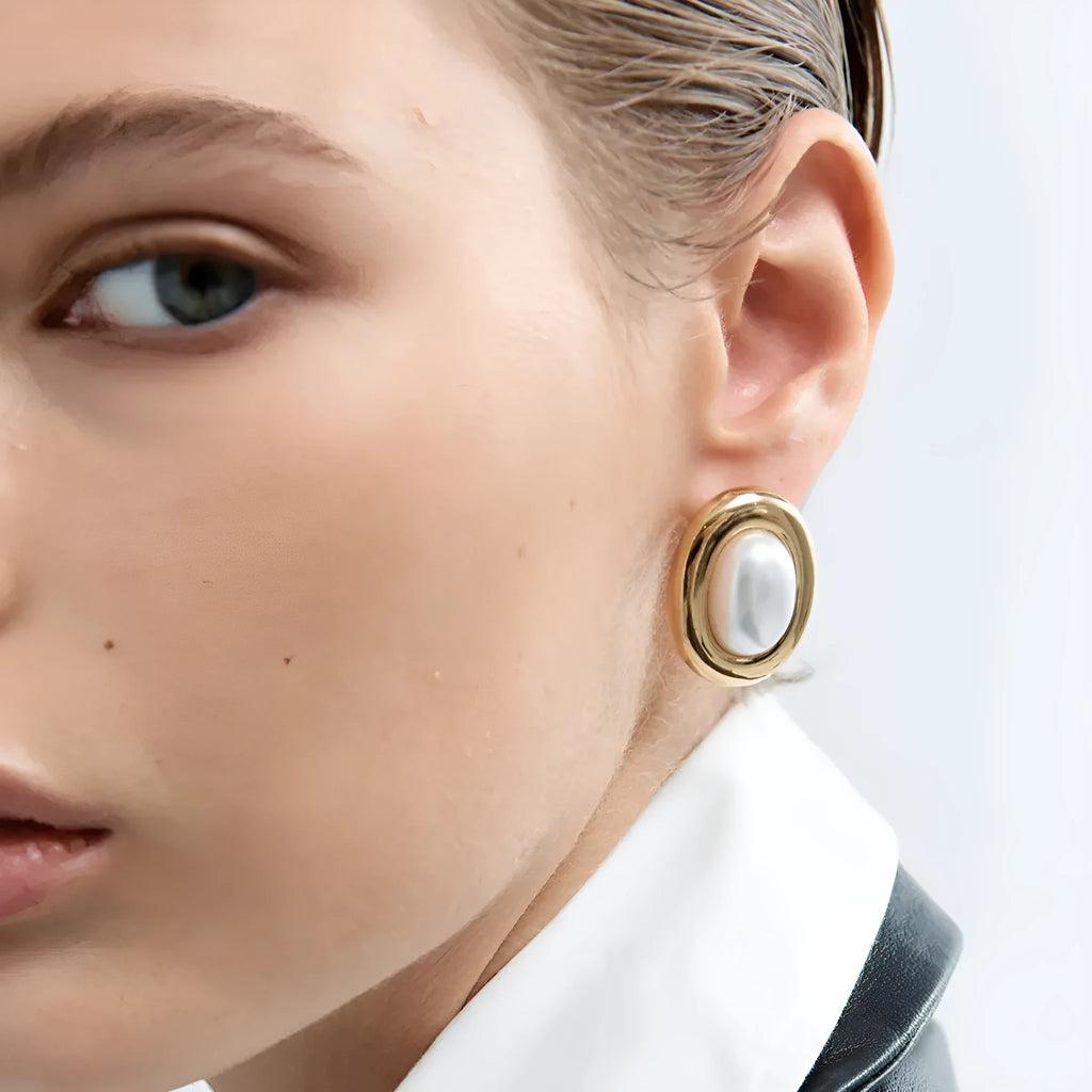 Stainless steel vintage pearl ear studs with electroplated finish, colour JDE0305051