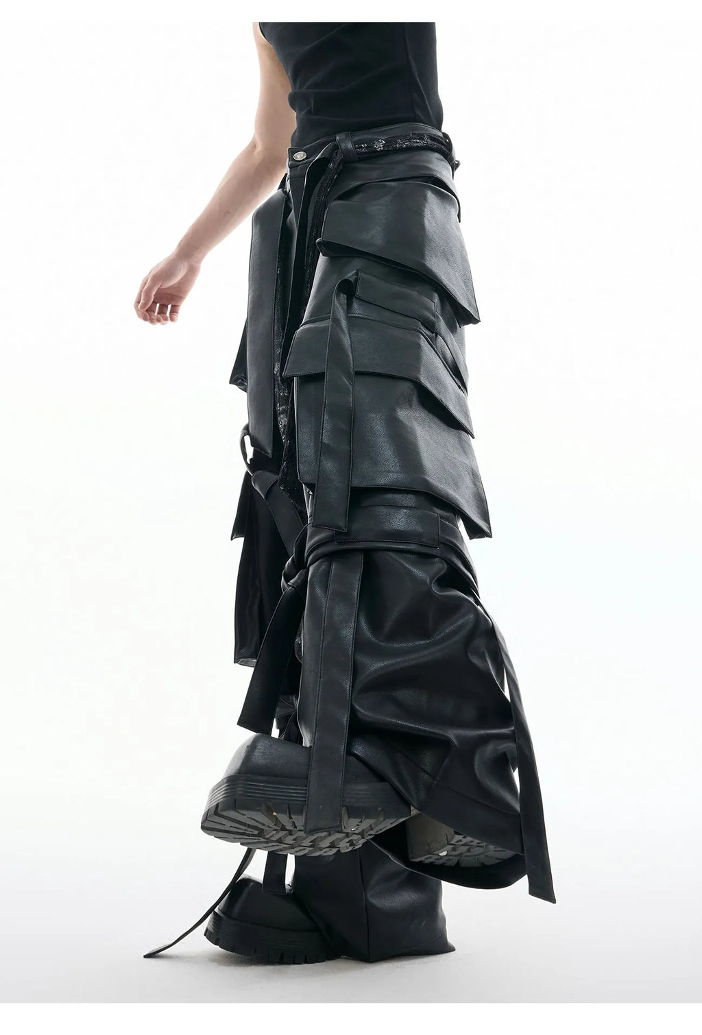 Black retro-style loose pants with multiple pockets and quilted stitching detail.