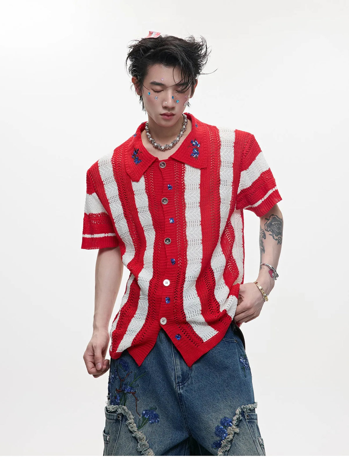Men's retro striped knit shirt in loose fit with short sleeves and button decoration