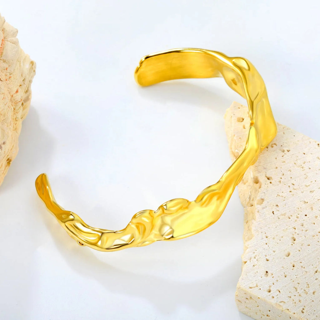 Stainless steel bracelet in gold and silver colour variations with European American trend styling