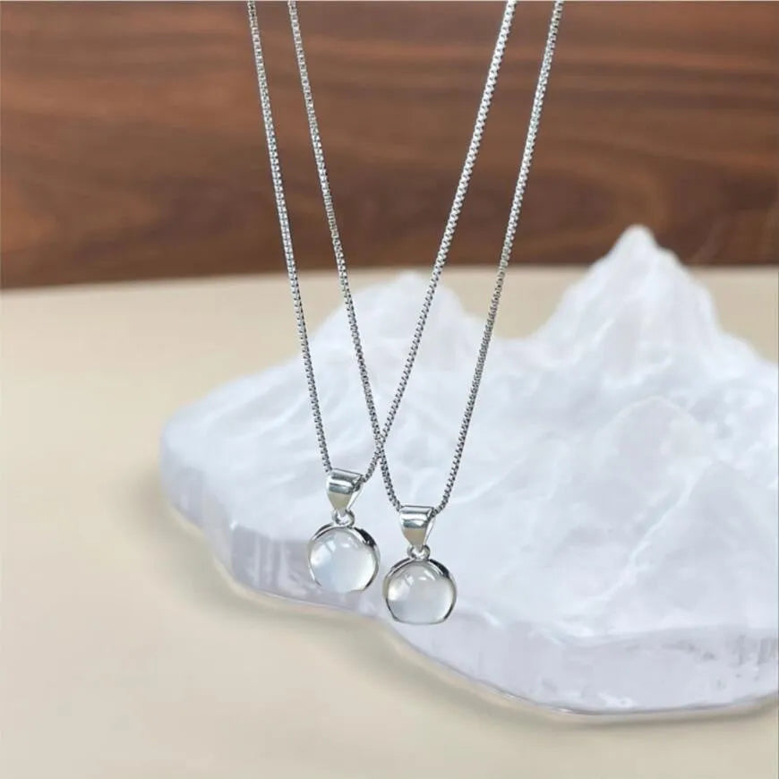 Women's adjustable Korean-style necklace with geometric crystal oval pendant on box chain